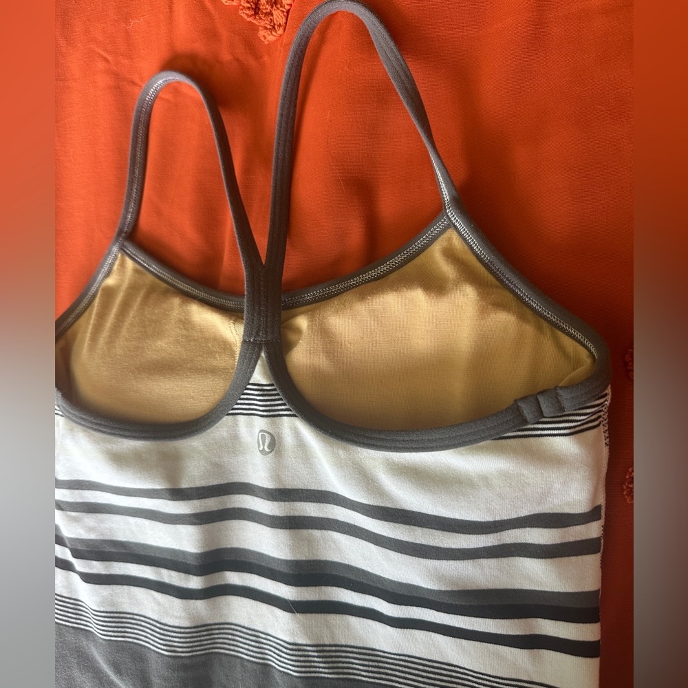 Lululemon Y tank with built in bra size small size 4 - Picture 4 of 6